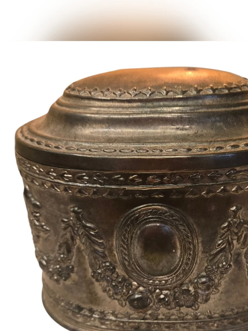 Antique-Style Decorative Trinket Box in Aged Silver Plated Oval Jewelry Box - Picture 9 of 10